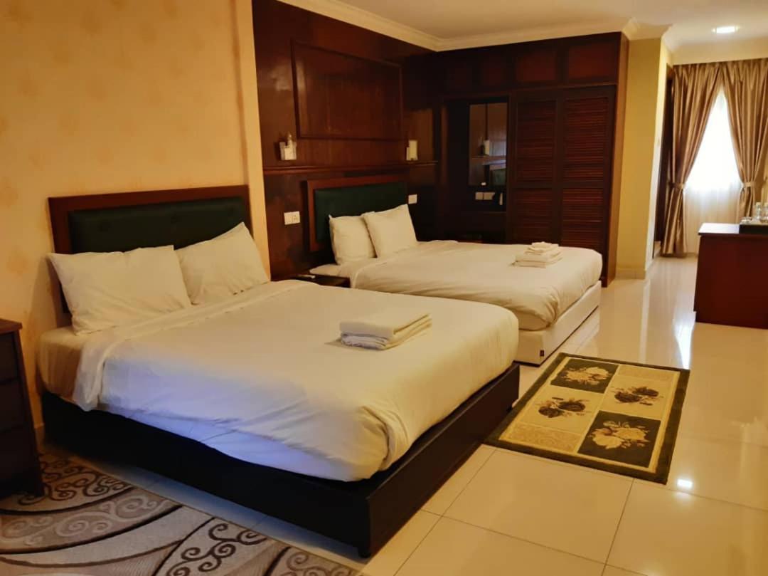 Kesuma Villa Parit Raja Exterior foto