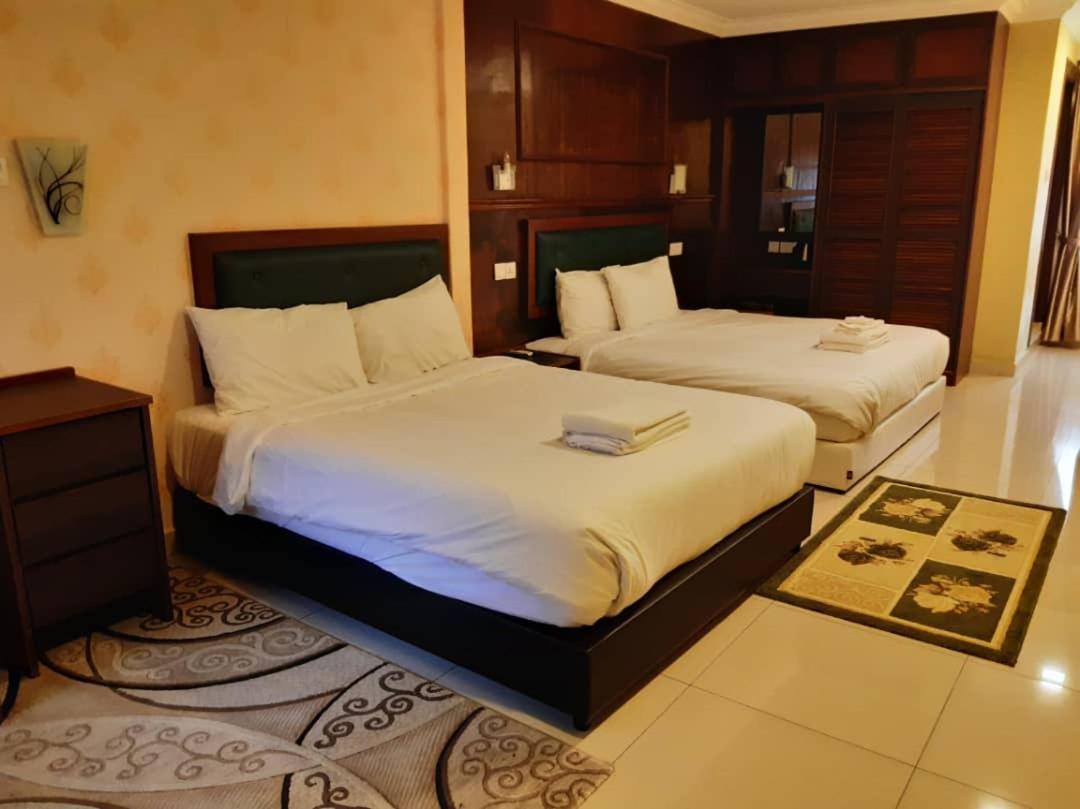 Kesuma Villa Parit Raja Exterior foto