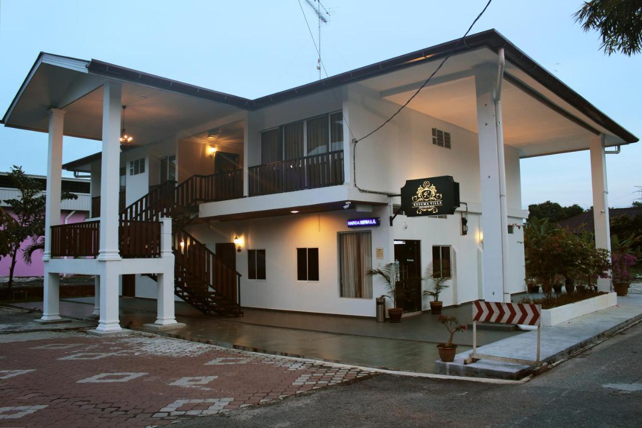 Kesuma Villa Parit Raja Exterior foto